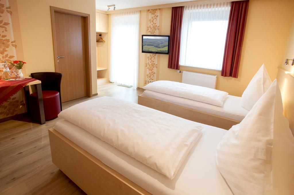 Haus Hubertus Hotel Winterspelt Luaran gambar